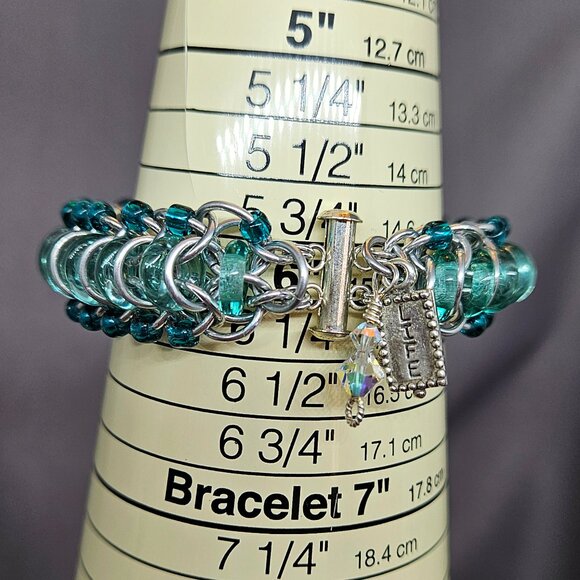 NWOT Bracelet of Seafoam Czech Glass Rings, & Aluminum Rings Handmade 6" - Picture 13 of 13
